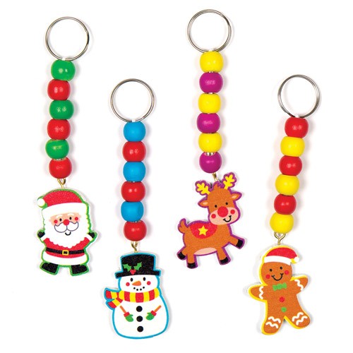 بيكر روس - تعليقة وحلقة المفاتيح الخشبية للكريسماس – 4 قطع