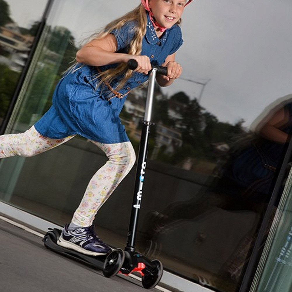 سكوتر مايكرو ماكسي - أسود